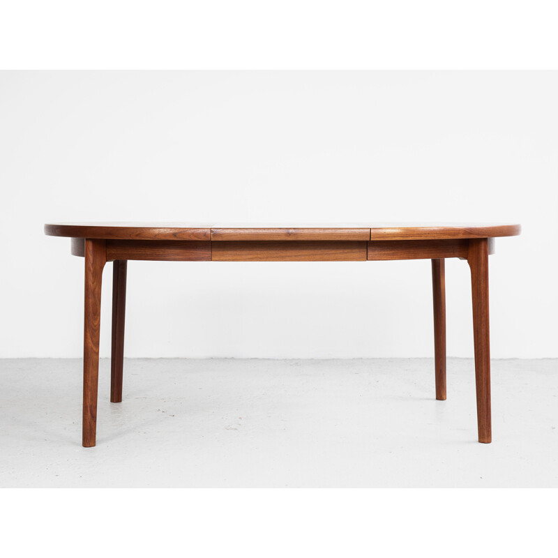 Midcentury Danish round dining table in teak with 2 extensions with border