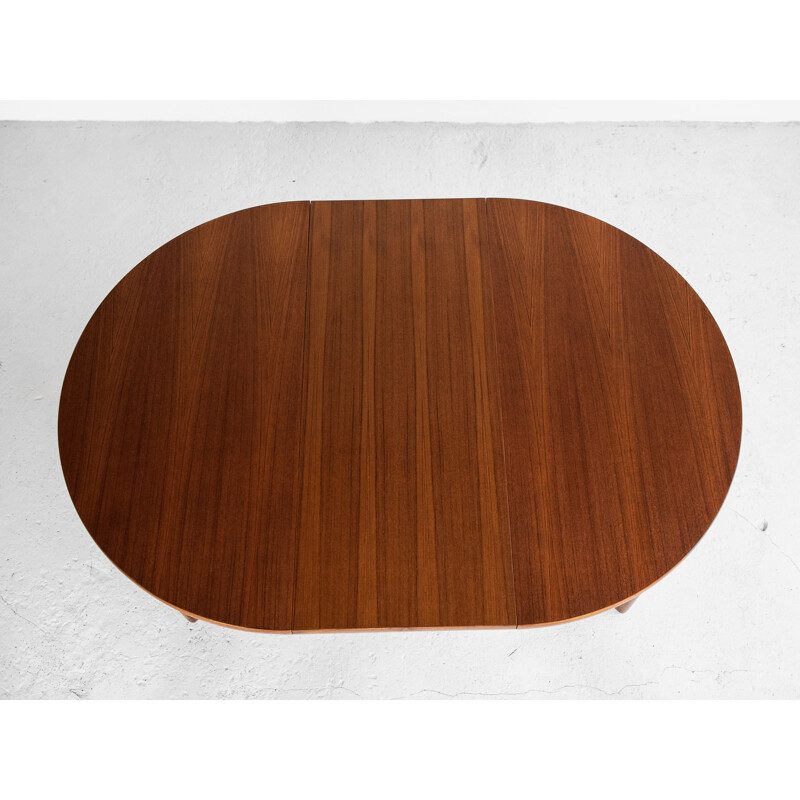 Midcentury Danish round dining table in teak with 2 extensions with border