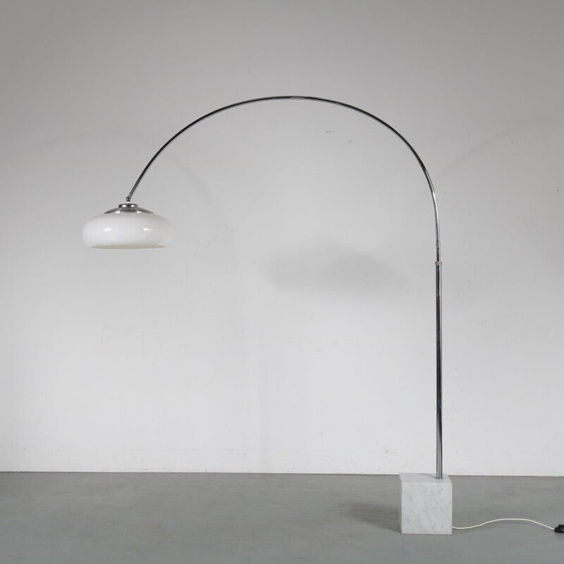 Vintage Large arc lamp designed and manufactured by Guzzini in Italy 1970