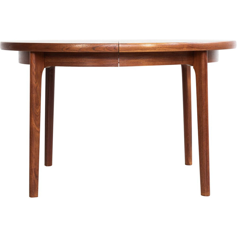 Midcentury Danish round dining table in teak with 2 extensions with border