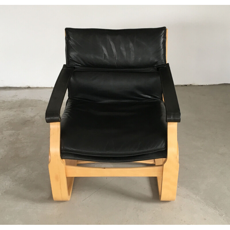 Paar vintage Ake Fribytter beukenhout en zwart lederen lounge stoelen van Nelo, 1970