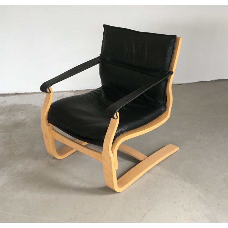 Pareja de sillones vintage Ake Fribytter de madera de haya y cuero negro de Nelo, 1970