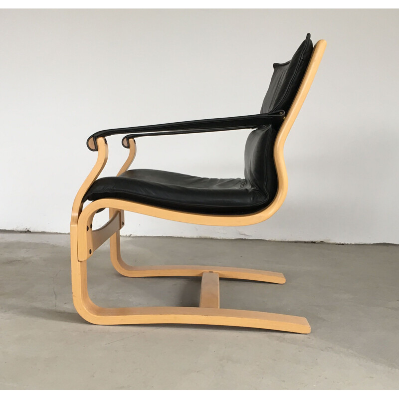 Vintage pair of Ake Fribytter lounge chairs in beech and black leather by Nelo, 1970s