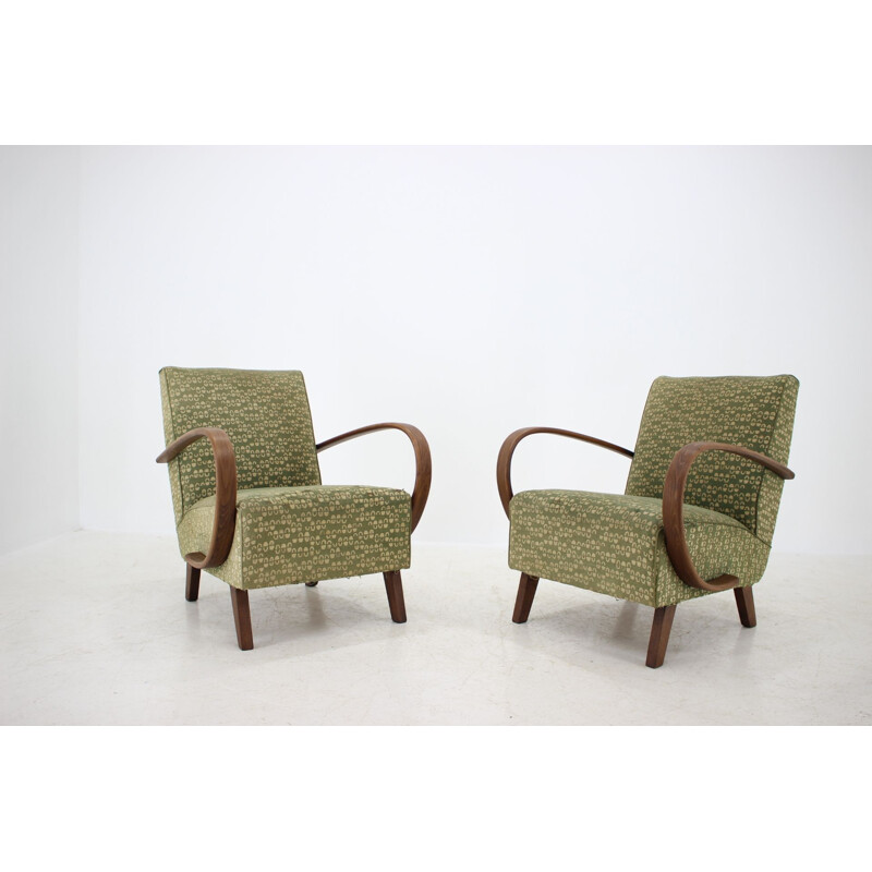 Vintage pair of armchairs by Jindřich Halabala, 1950
