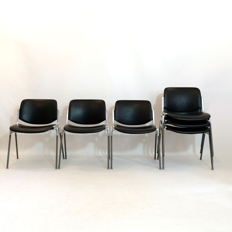 Suite de 6 chaises vintage DSC Axis 106, Giancarlo Piretti pour Castelli, 1960s.