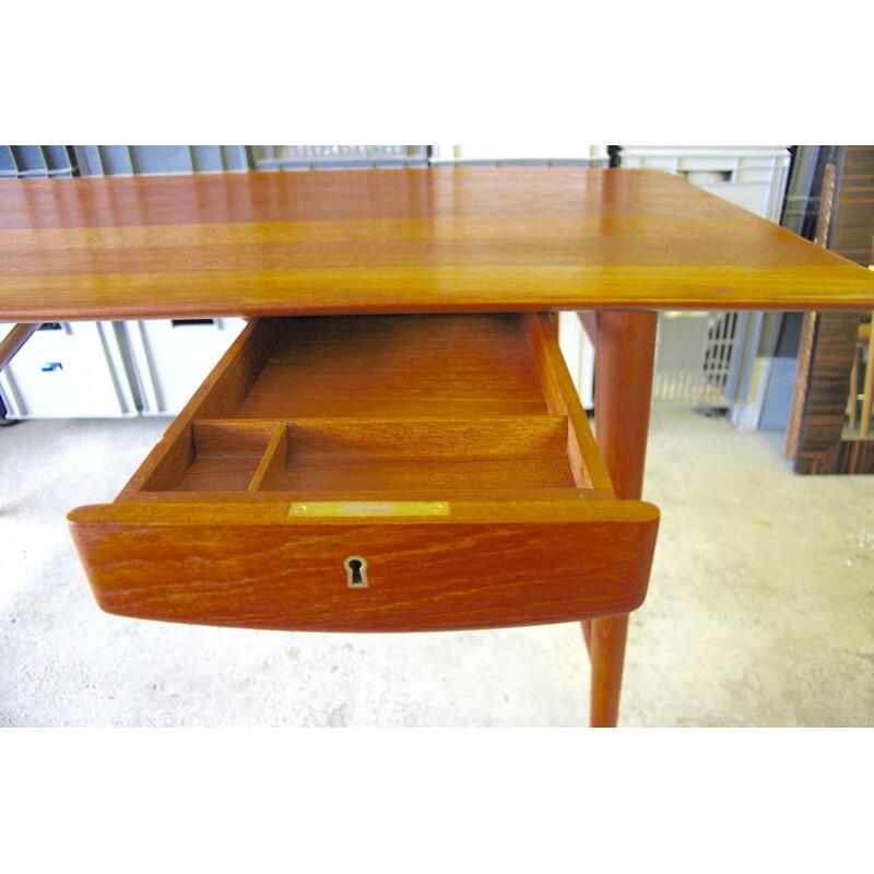 Bureau vintage de Peter Hvidt en teck de 1955