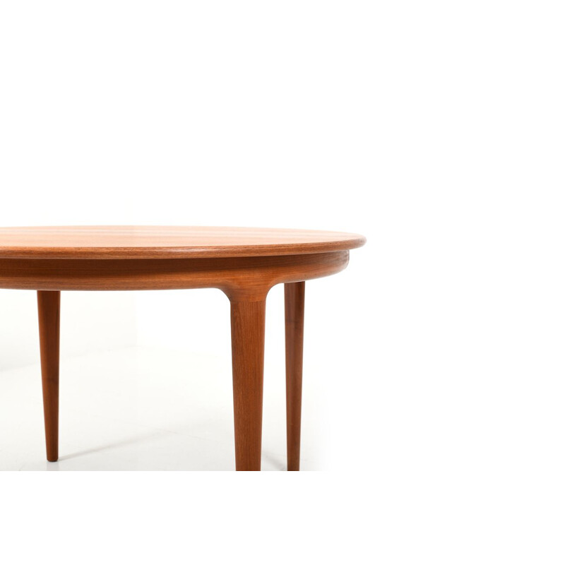 Round oval danish teak vintage dining table by Johannes Andersen for Uldum