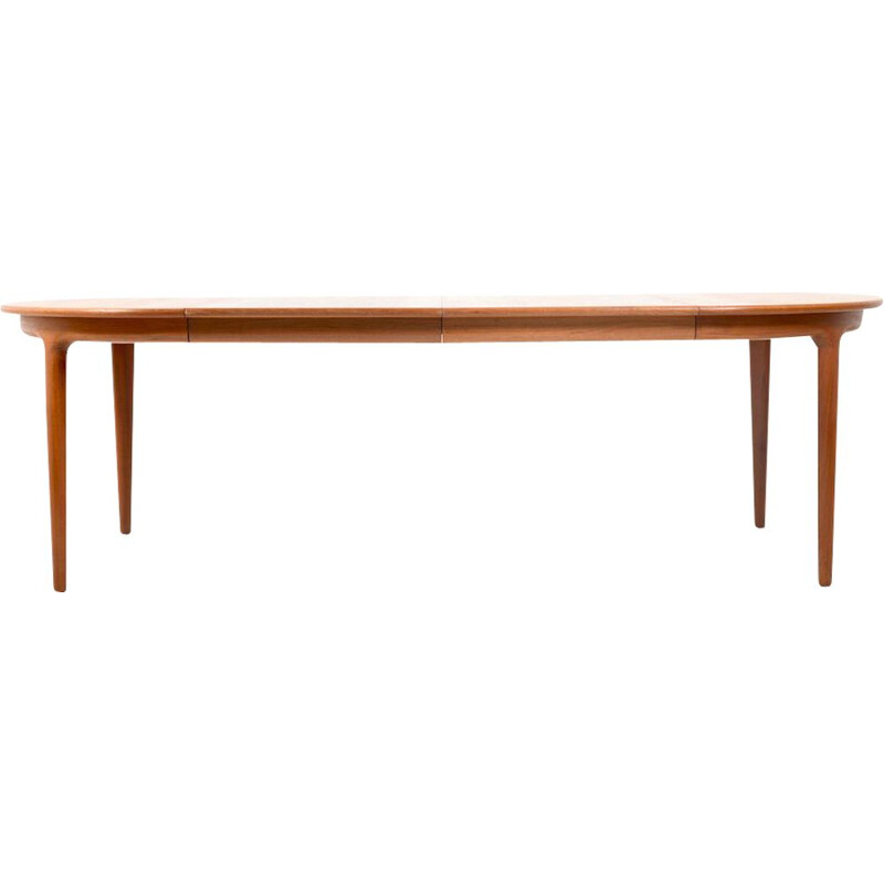 Round oval danish teak vintage dining table by Johannes Andersen for Uldum