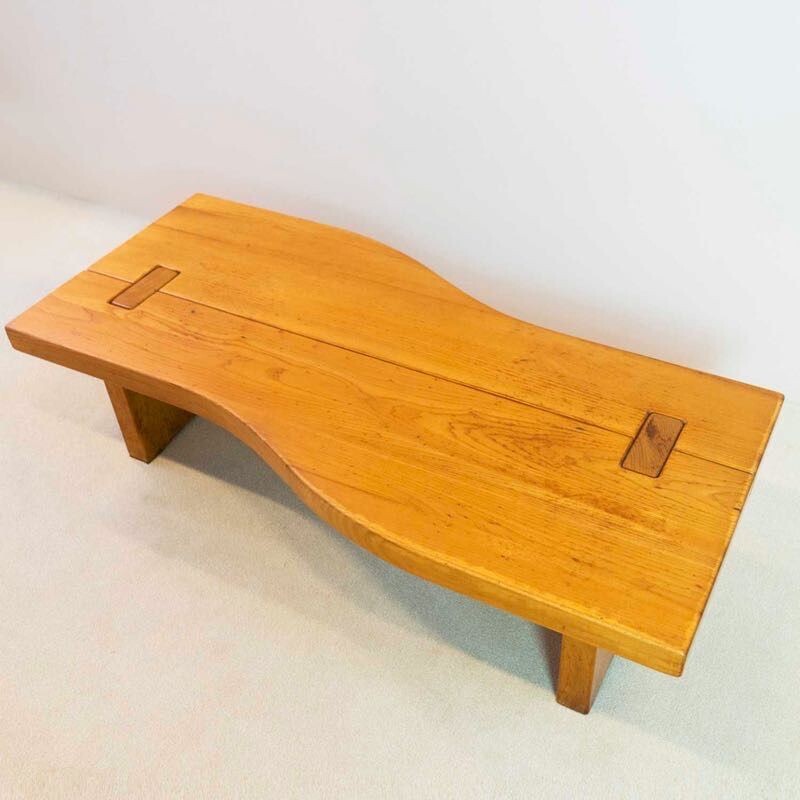 Table basse vintage en orme massif, maison Regain, 1970