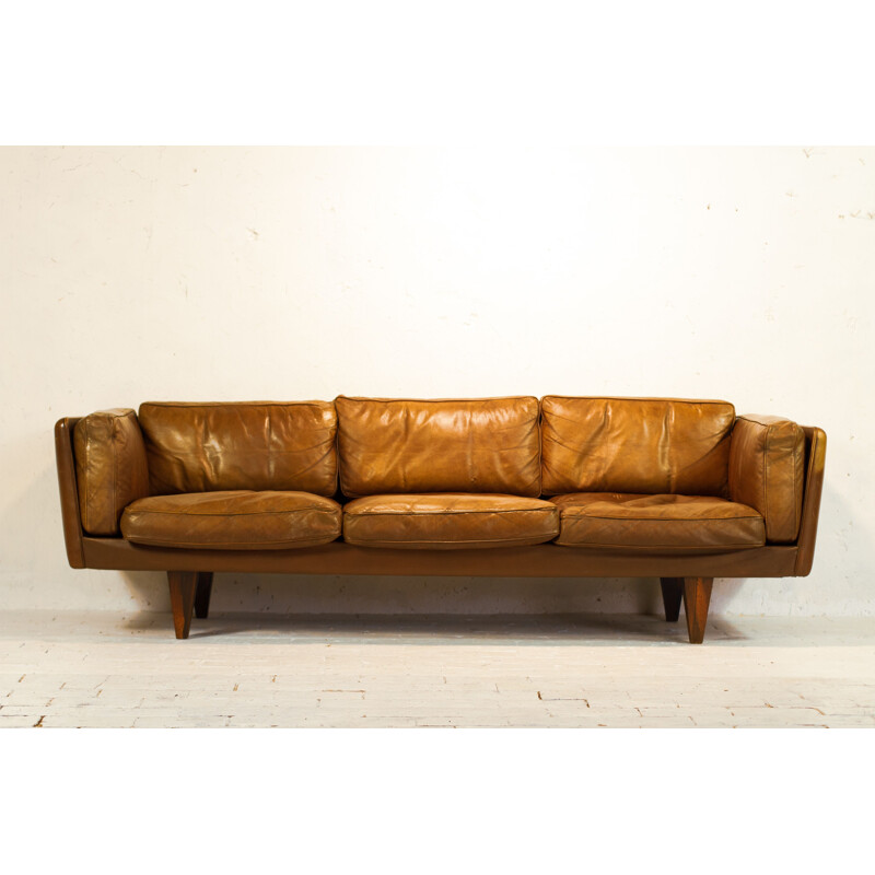 Vintage V11 Sofa in rosewood and buffalo leather by Illum Wikkelso