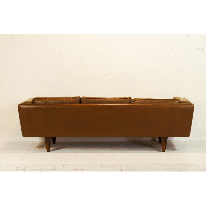 Vintage V11 Sofa in rosewood and buffalo leather by Illum Wikkelso