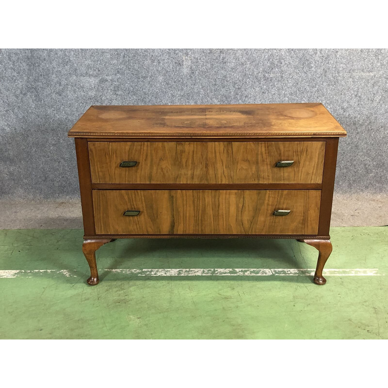 Petite commode vintage Chippendale en loupe de noyer