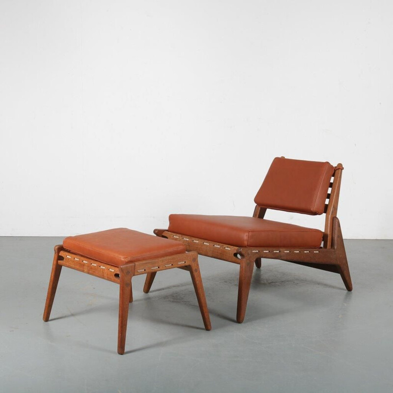 “Hunting Chair” with stool by Uno & Osten Kristiansson, Sweden 1950