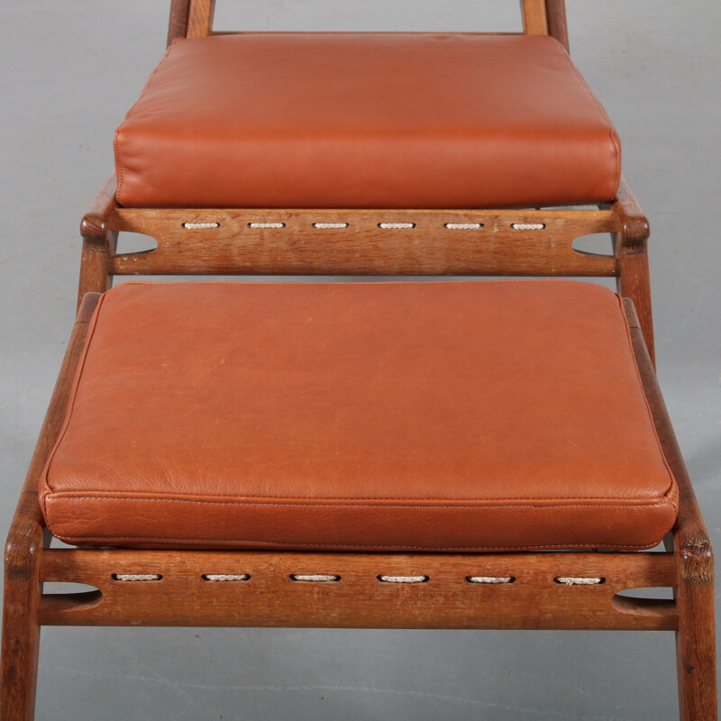 “Hunting Chair” with stool by Uno & Osten Kristiansson, Sweden 1950