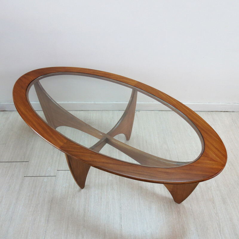 G-Plan "Astro" oval coffee table in teak and glass, Victor WILKINS - 1960s