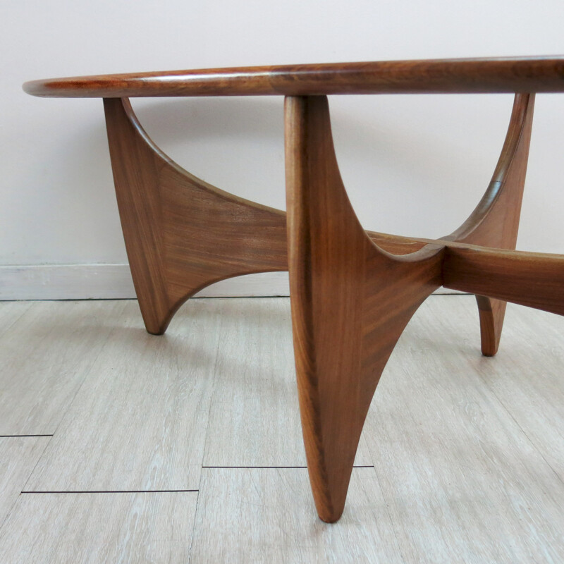 G-Plan "Astro" oval coffee table in teak and glass, Victor WILKINS - 1960s