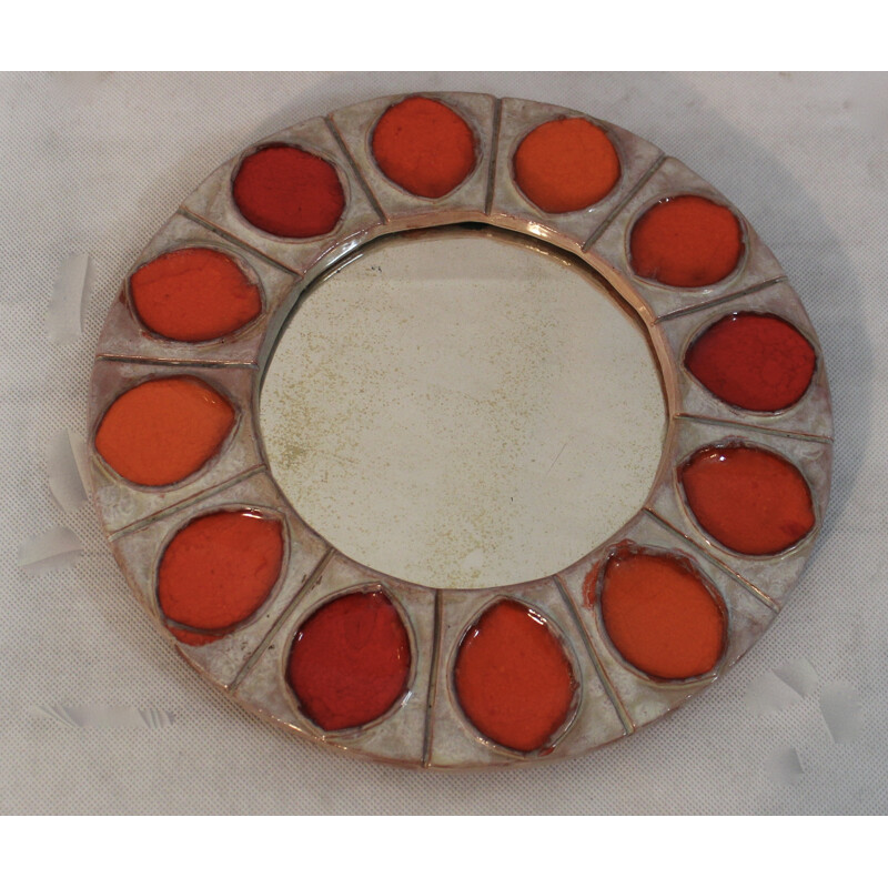 Miroir circulaire en céramique grise et touches rouges orangées - 1960