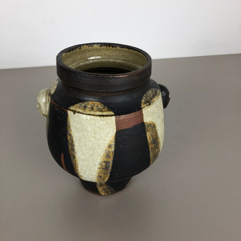 Vase abstrait vintage en céramique de studio "Têtes" par Gerhard Liebenthron, Allemagne 1970