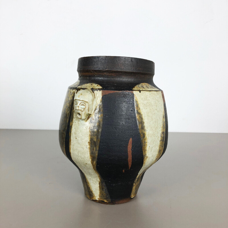 Abstrakte Vintage-Vase aus Studiokeramik "Köpfe" von Gerhard Liebenthron, Deutschland 1970