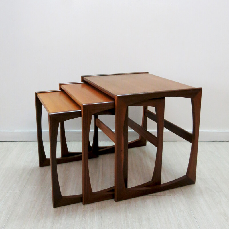 Set of 3 "Quadrille" G-Plan teak nesting tables, Victor WILKINS - 1960s