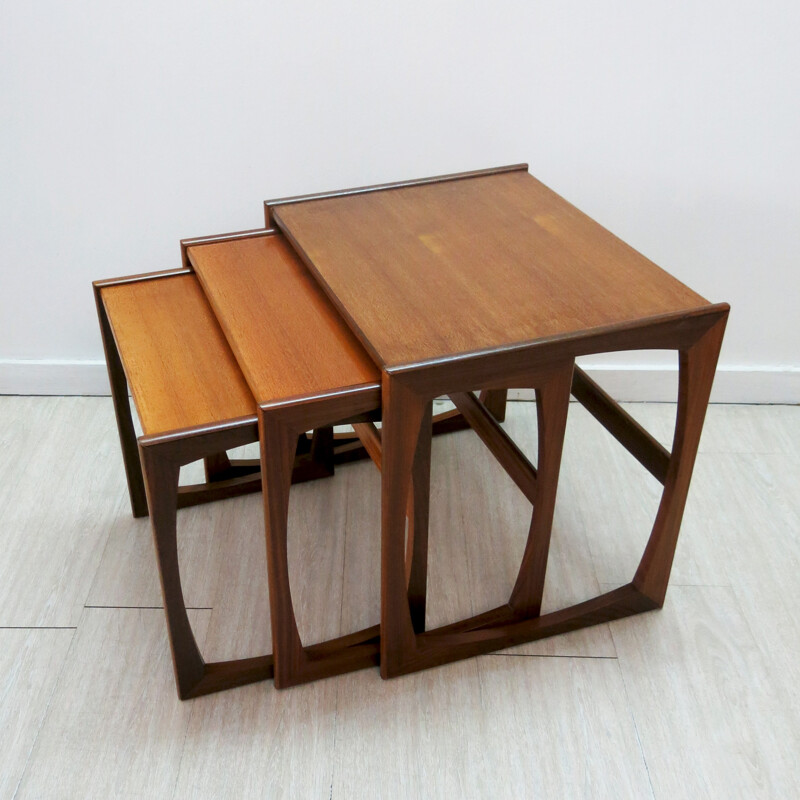Set of 3 "Quadrille" G-Plan teak nesting tables, Victor WILKINS - 1960s