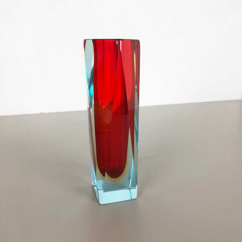 Vase vintage Sommerso en verre rouge à facettes extra large fabriqué à Murano Italie