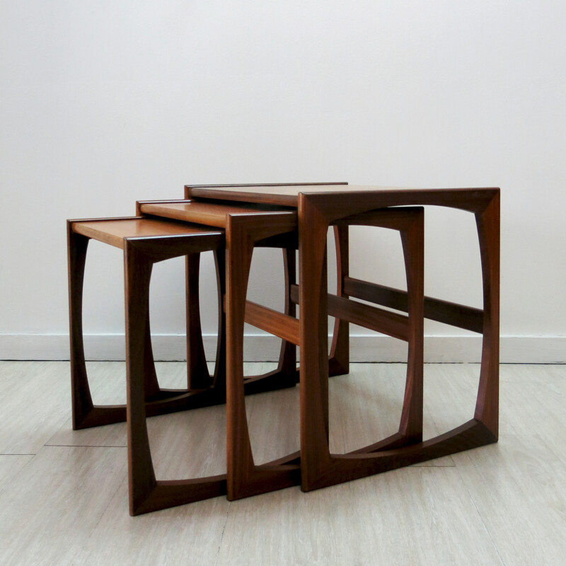 Set of 3 "Quadrille" G-Plan teak nesting tables, Victor WILKINS - 1960s