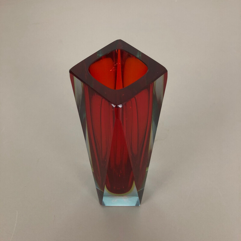Vase vintage Sommerso en verre rouge à facettes extra large fabriqué à Murano Italie
