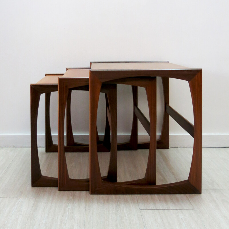 Set of 3 "Quadrille" G-Plan teak nesting tables, Victor WILKINS - 1960s