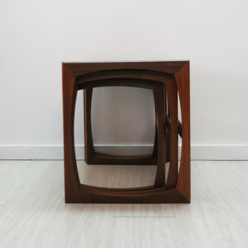 Set of 3 "Quadrille" G-Plan teak nesting tables, Victor WILKINS - 1960s