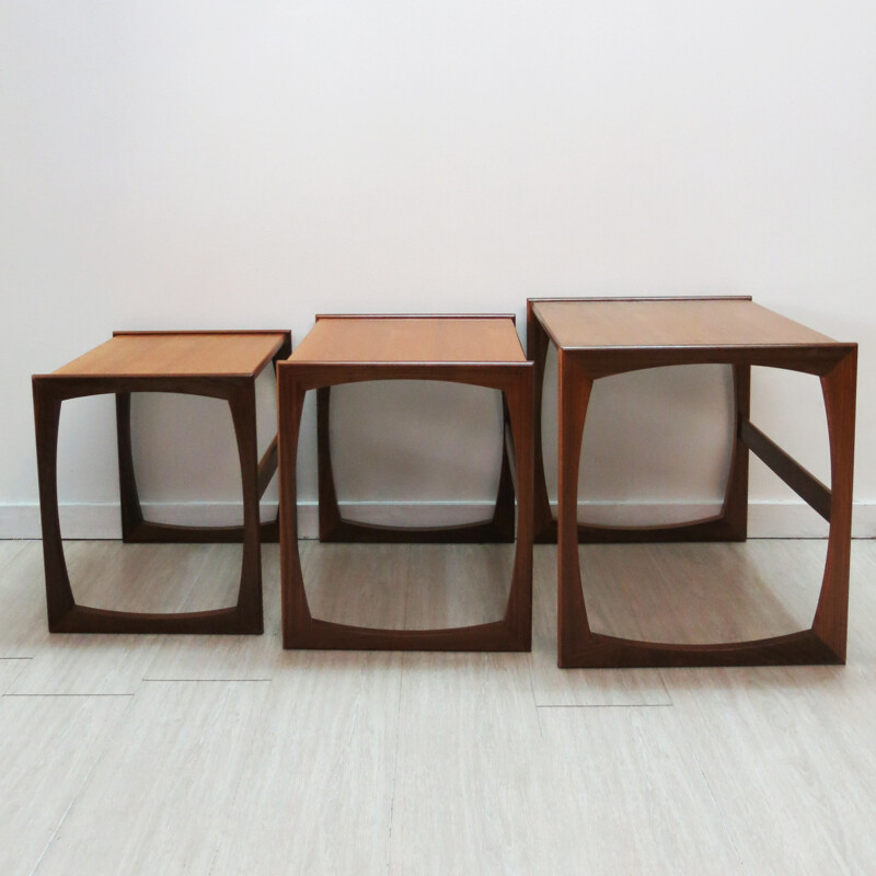 Set of 3 "Quadrille" G-Plan teak nesting tables, Victor WILKINS - 1960s