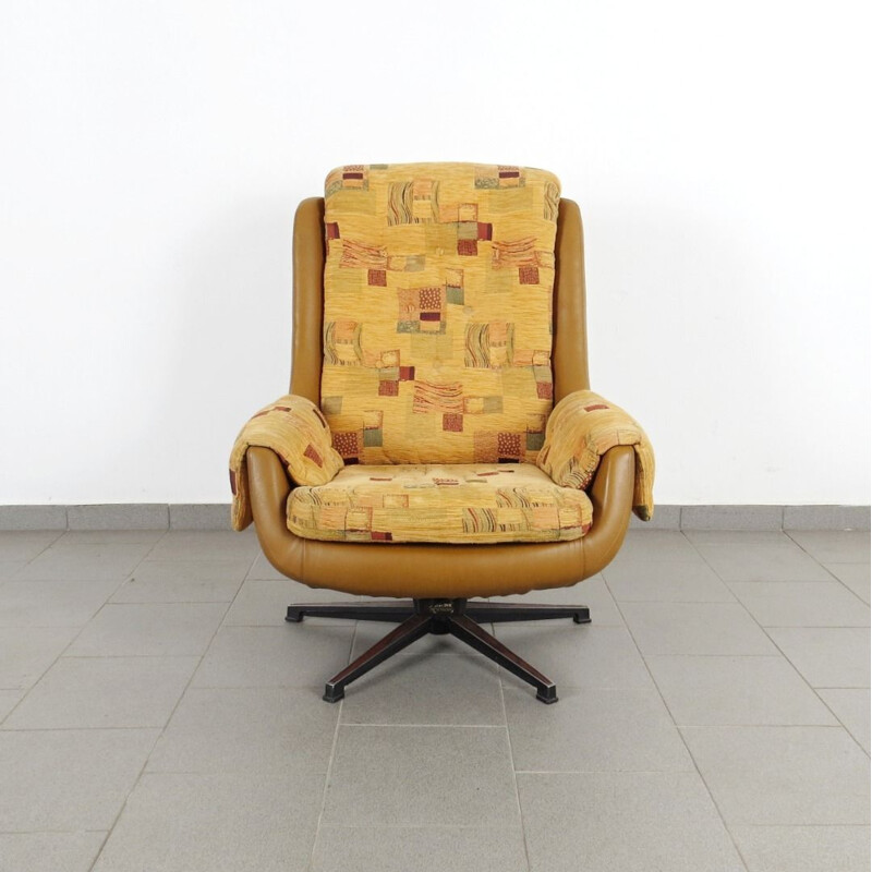 Set of 4 swivel armchairs by Peem 1970s