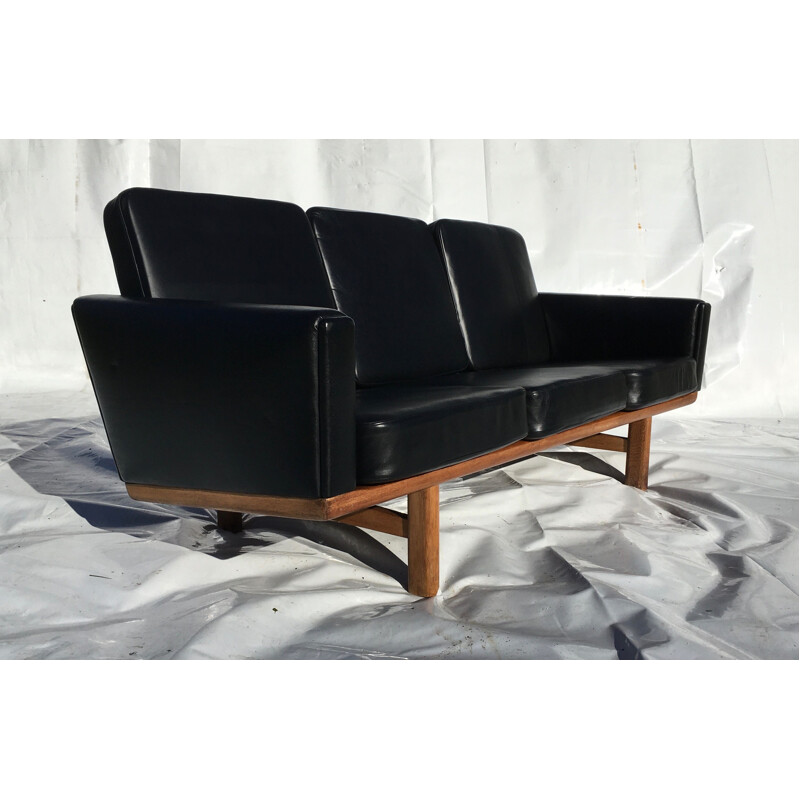 Canapé vintage 3 places en cuir noir et chêne par Hans Wegner