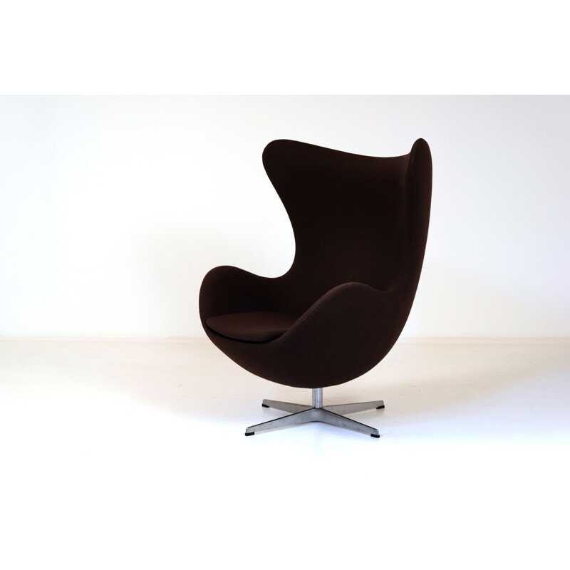 Fauteuil vintage Egg Arne Jacobsen, couleur chocolat, Fritz Hansen 2007