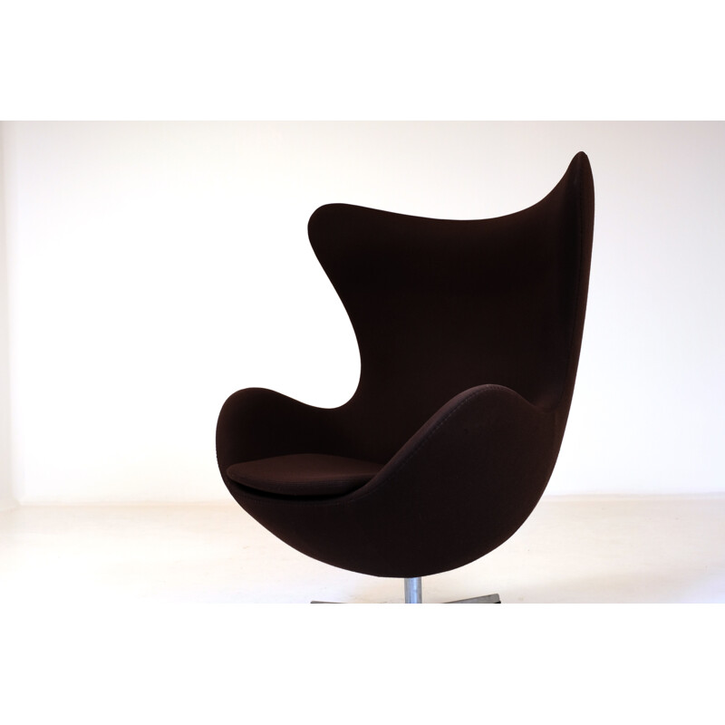 Egg Arne Jacobsen Eggchair, chocolate brown, Fritz Hansen 2007