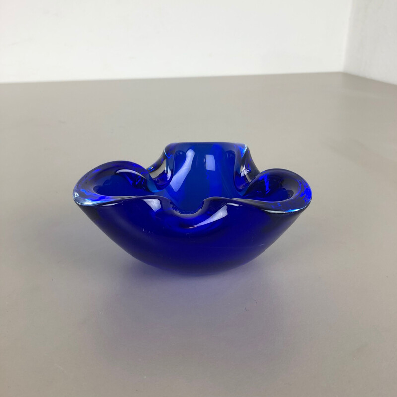 Cendrier vintage en verre de Murano "bleu" avec élément de bol en verre lourd Murano, Italie 1970