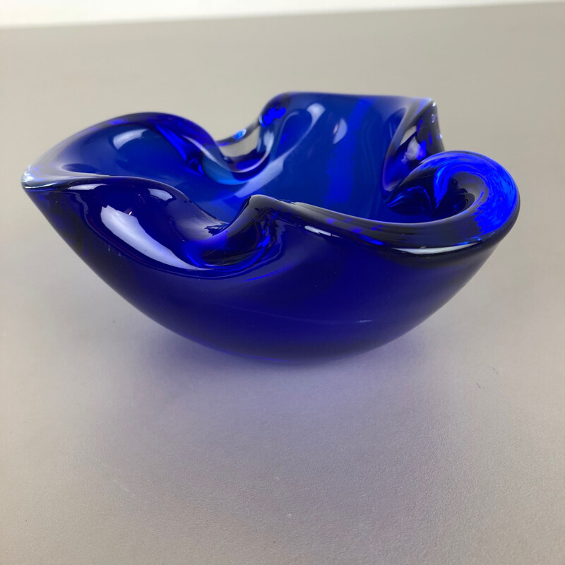 Cendrier vintage en verre de Murano "bleu" avec élément de bol en verre lourd Murano, Italie 1970