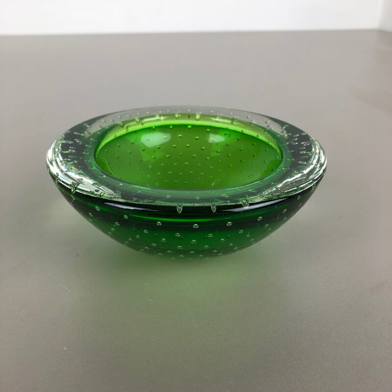 Cenicero vintage de cristal verde Bullicante de Murano, Italia 1970