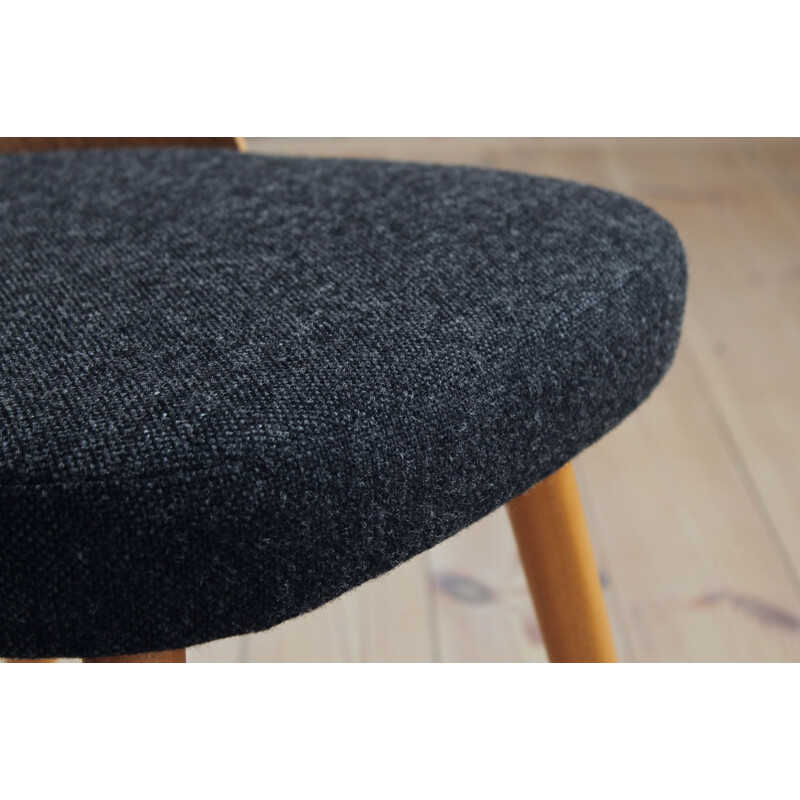 Ensemble de 4 chaises vintage par A. Šuman en laine noire mélangée par Kvadrat