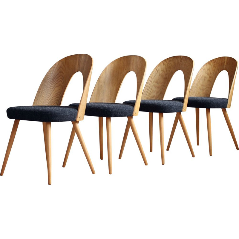 Ensemble de 4 chaises vintage par A. Šuman en laine noire mélangée par Kvadrat