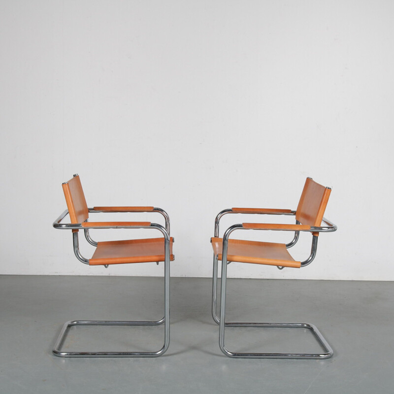 Paire de chaises d'appoint vintage fabriquées en Italie 1970