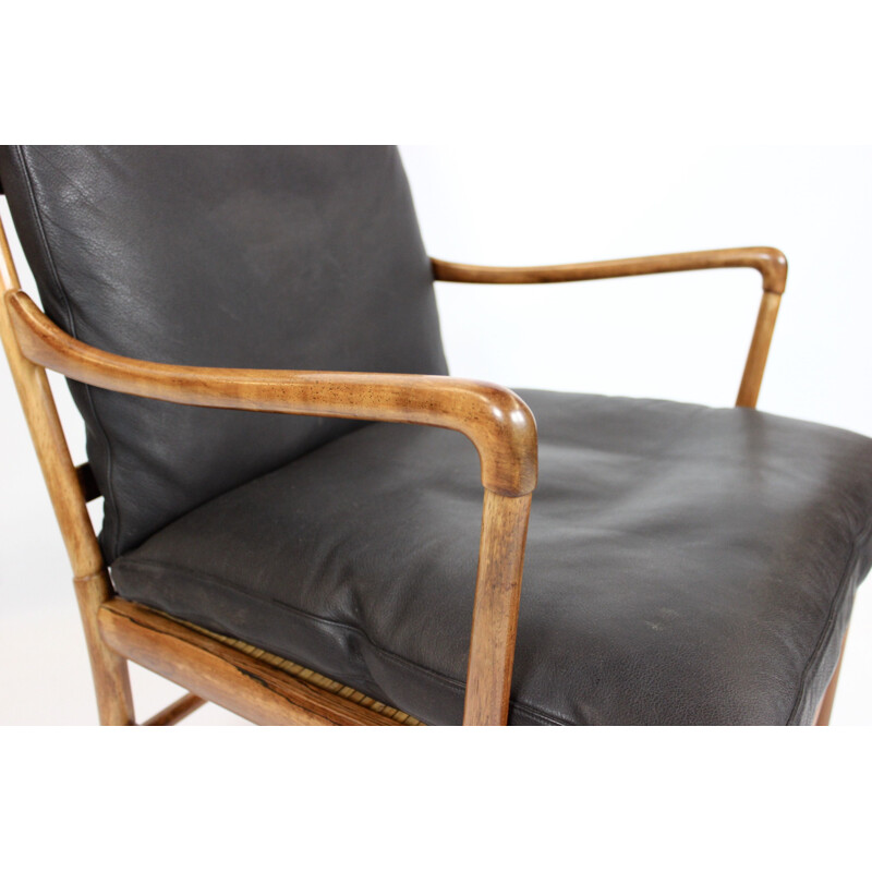 Une paire de fauteuils Colonial, conçue par Ole Wanscher en 1949