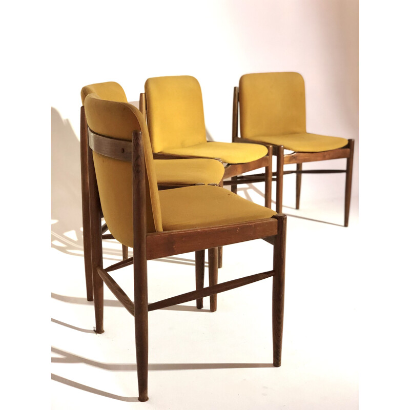 Suite of 4 Italian style vintage chairs