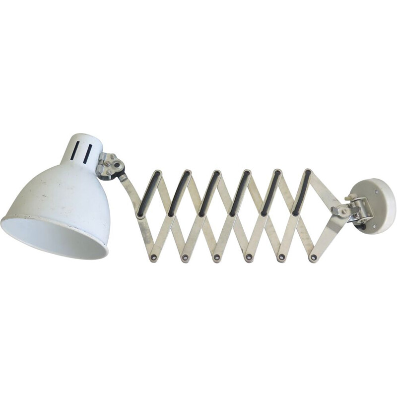 Extendable industrial wall lamp