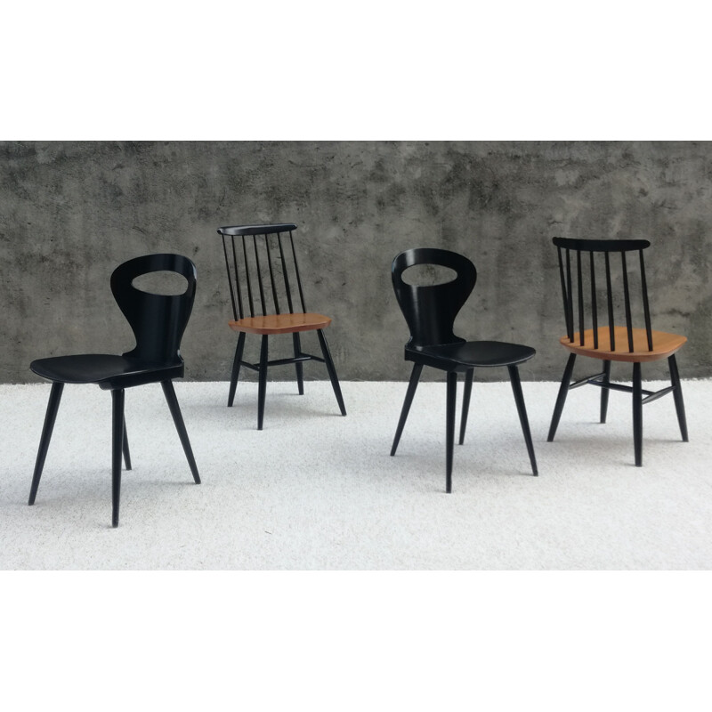 2 paires de chaises vintages dépareillées bistrot et scandinave