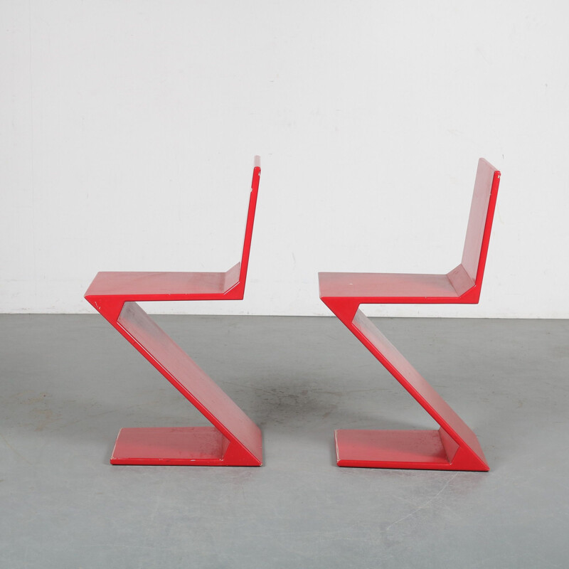 Paire de chaises vintage Zigzag par Gerrit Rietveld  Pays-Bas 1970