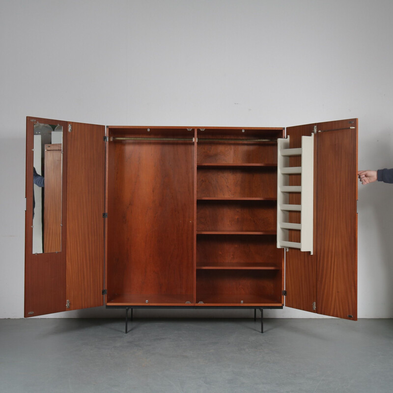 Armoire de la série japonaise conçue par Cees Braakman aux Pays-Bas 1950