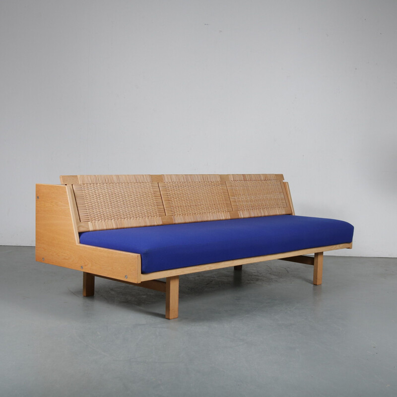 Banc de couchage vintage Sofa conçu par Hans J. Wegner, fabriqué par Getama au Danemark 1960