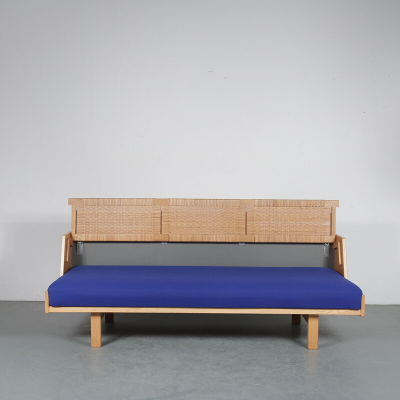 OSofa  sleeping bench designed by Hans J. Wegner, manufactured by Getama in Denmark 1960s