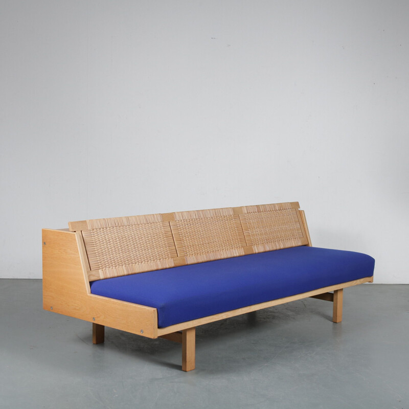 OSofa  sleeping bench designed by Hans J. Wegner, manufactured by Getama in Denmark 1960s